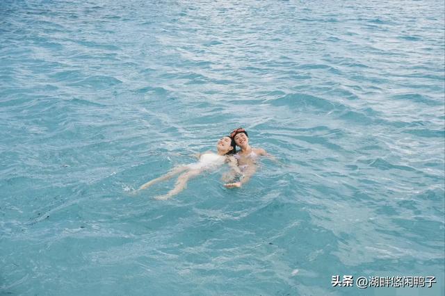 泳坛女神刘湘的假日：海边游泳拍摄写真，活力四射身材绝美！