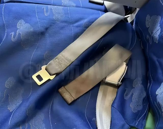 惊险！16岁少女飞机上生娃，父母男友全失联，疑感染梅毒空乘遭殃