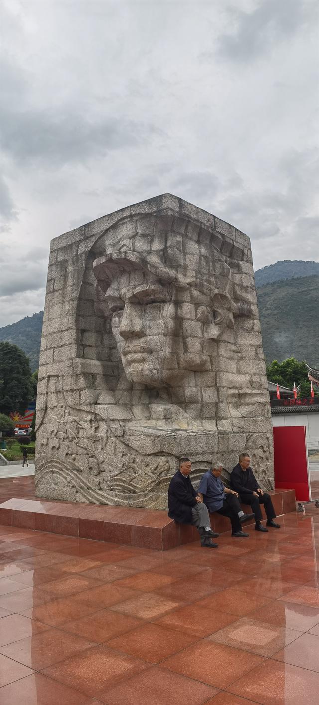 翼王悲剧地，红军胜利场，72年两场突围战结果迥异，让人泪目敬重