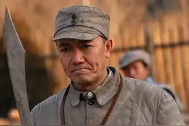 抗战时期八路军军帽上两颗纽扣有什么用？图片