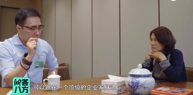 董明珠回应绯闻，王自如被众人嘲讽，网友挖出他办公室藏避孕套
