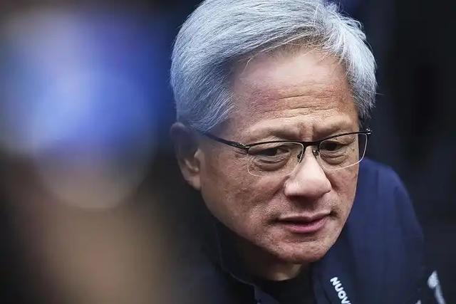 24小时内两套说辞！黄仁勋对华示好后迅速对美服软，实在是没招了