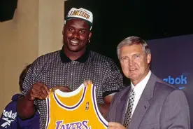 奥尼尔96年加盟湖人，2000年终于夺冠 中间那3年季后赛都输给了谁图片