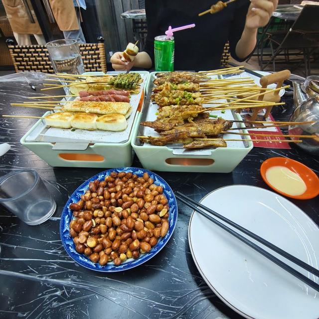 东方旋风席卷欧美！中国免签政策火出圈，老外直呼想“润”来中国