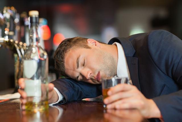 在人体实验中发现：酒喝得越多，脑容量越会变小，人就会越笨？