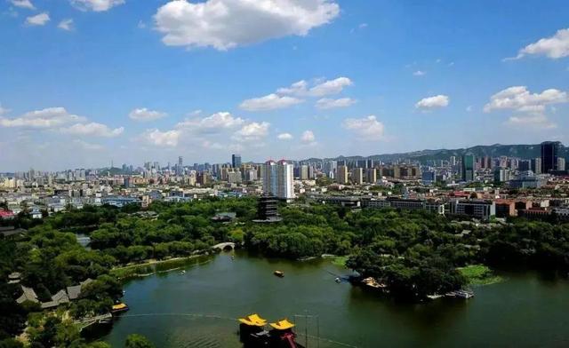山东省的“第一城”，究竟是济南，还是青岛？谁的实力更胜一筹？