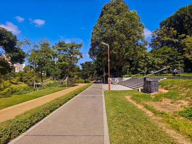 从学苑大道入大沙河绿过大学城后进深圳弯公园流花山景点【高清】