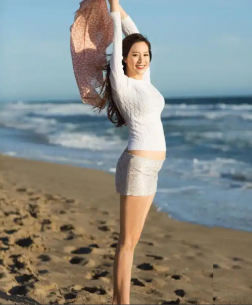 “千亿儿媳”彻底成笑话！43年来任人摆弄，连吃馄饨的自由都没有