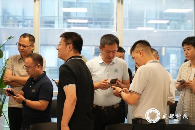 机器人可以“上岗”加油站吗？成都人工智能企业：安排！｜科创天府·智汇蓉城