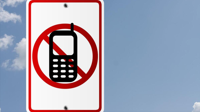 49颗星星连线飞行，美国星链卫星出奇观！和我国星网相比如何？