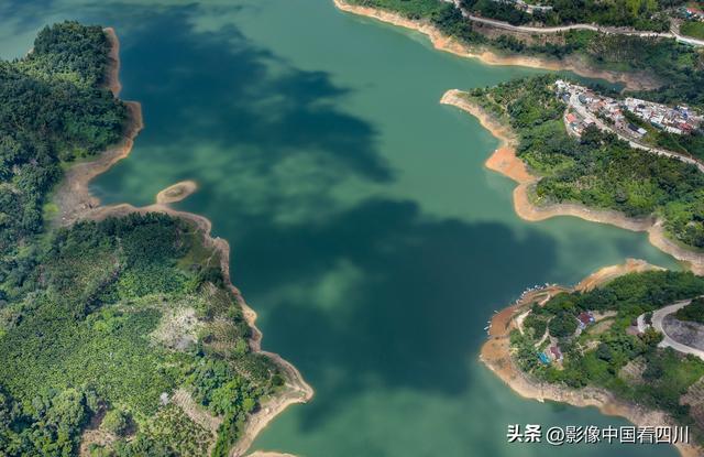 海南五指山：夏日五指山水库