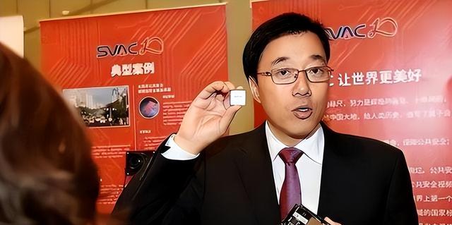反手掐美脖子！“芯片之父”太给力！弃美归国，研发成果堪比核武