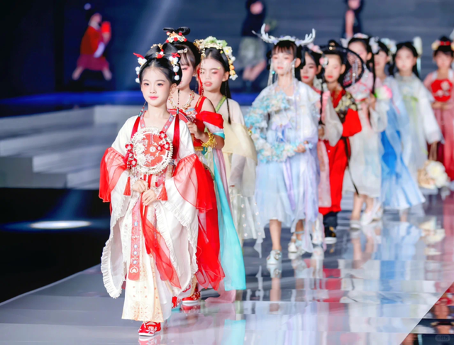 火壶秀、烟花秀、鱼灯舞……首届蟳埔大游园重磅来袭，就等你来！