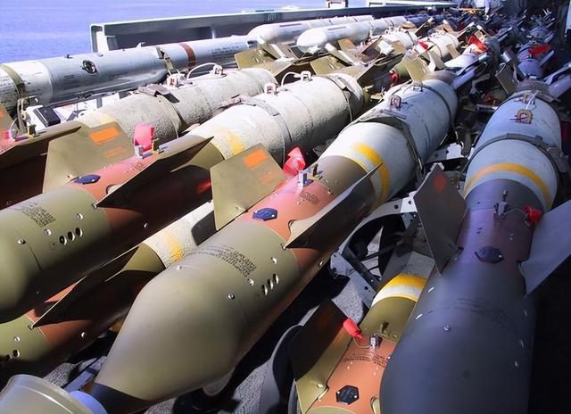 张召忠：美国就算一动不动，中国20年也追不上，中美差距那么大？