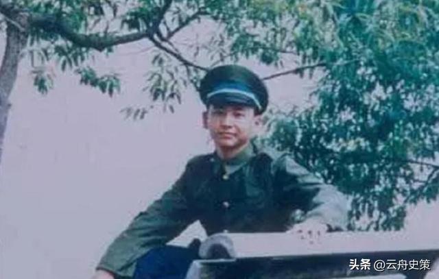 南海撞机王伟成功跳伞，咋10万人都找不到他？直到20多年后才明白