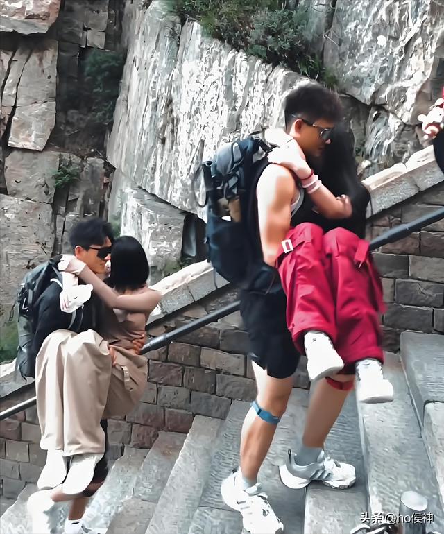 小伙靠陪爬泰山年入30万，提供情绪价值、抱客户上山引擦边争议