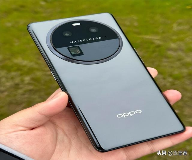 国产围剿苹果，AI先落地占先机，高端格局被全面改写定局生变了