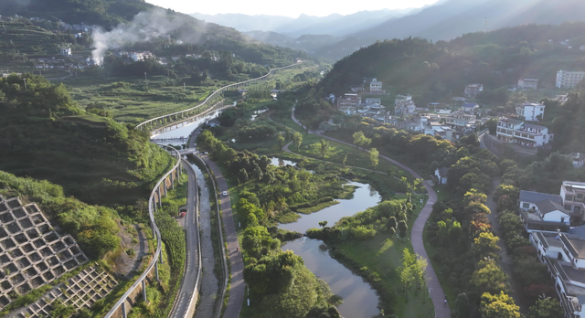 盘州双凤古城：赏水景融合，享清凉时光