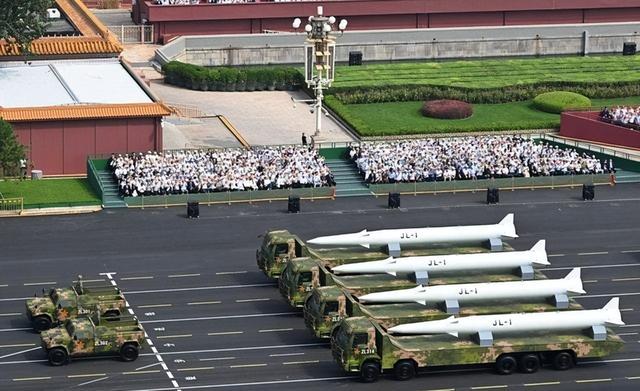 高市终于签字，日本要砸9万亿军费来反华，解放军的反击动作更大