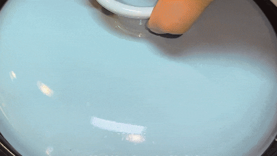 才知道，剥玉米粒原来这么简单，一把剪刀就能轻松搞定，太实用了