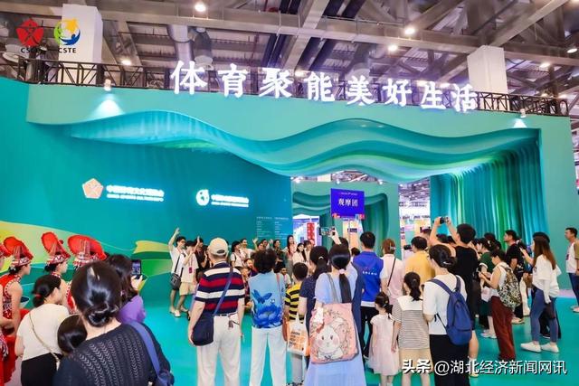 【中国经济时报】亮相中国博览会！滑翔伞定点世界杯总决赛获评2025年全国体育旅游精品项目！