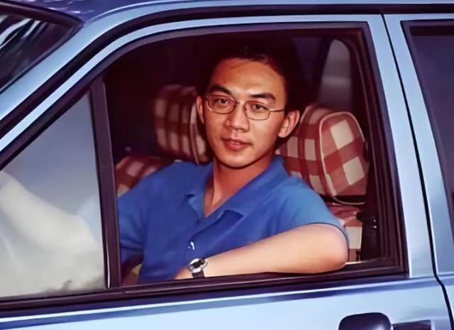 前央视主持人郎永淳，知法犯法沦为阶下囚，今54岁发福衰老变化大