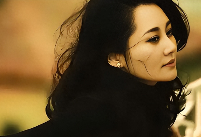 她一生 “风流成性、老少通吃	”，撩汉无数，现如今56岁却依旧单身