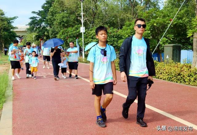 与秋景同行！港南迎来8000人健步走