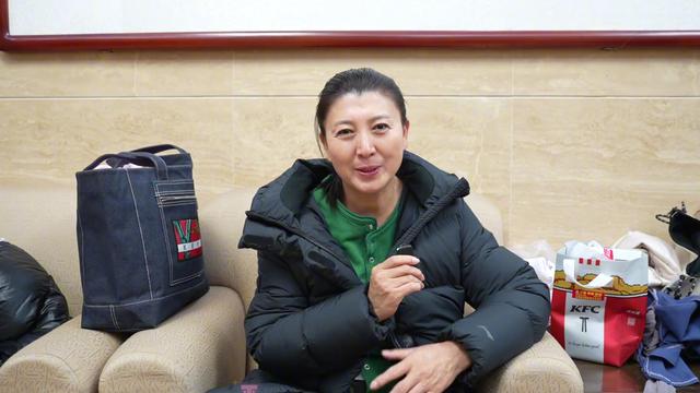 闫学晶道歉不到24小时，担心的一幕还是发生了，舆论反扑更加猛烈