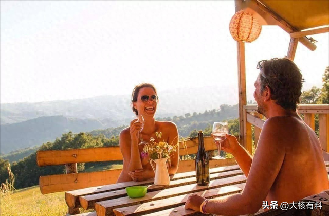 德国混浴温泉只为治病？要求一丝不挂男女混浴，男女共浴要花41欧