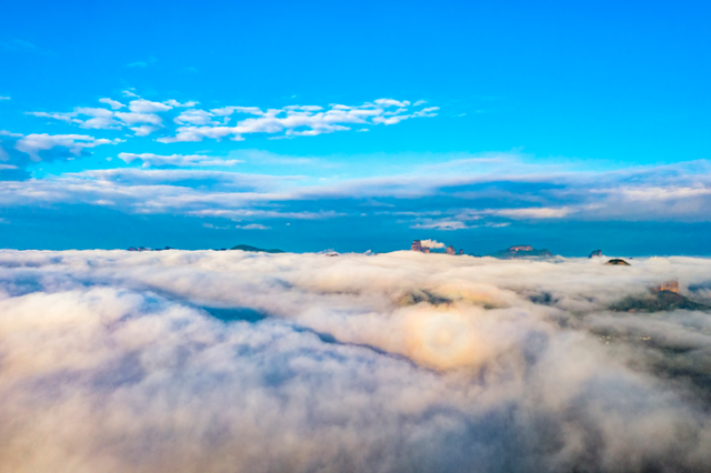 韶关晚秋“神仙景致”：云海、奇峰、秋叶奏响绝美“三重奏”！