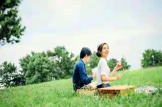 两性之间，女人愿意让你摸她这两个地方，其实就是在默默表白