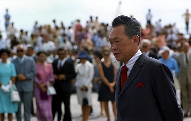 军队再强大，经济再富足，武器再尖端，没有伟大领袖，全都白瞎