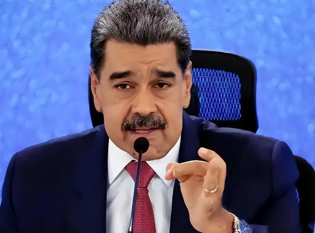 特朗普已连炸7国，美防长逼中国往后退，102架次美军机分批进南海