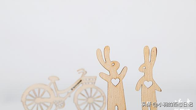 发现一个残忍的真相：一个人在心里看不起你，却依然联系你