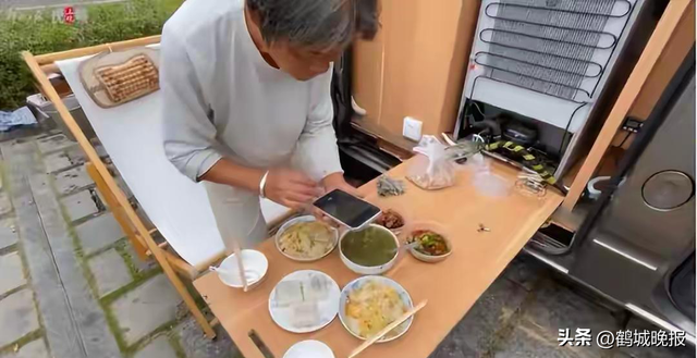 上海 71 岁老太疯了？卖房自驾 9 年不回家，放话：不给亲人留一分钱！