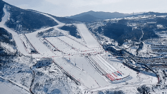 又一波福利 ！ 照金2025/2026雪季住滑套票128起、精品五次房199起