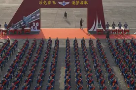 怎样才能坐运-20领空军大礼包？沉浸式Vlog来啦！图片