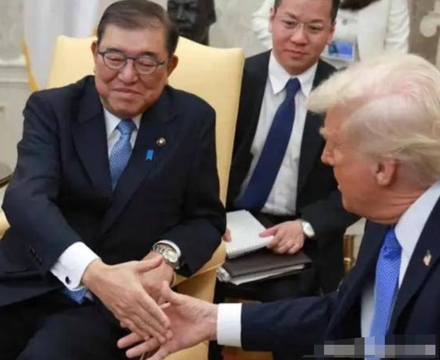 美韩达成协议！特朗普笑着喊话中国，再也不说“中国不好对付”了