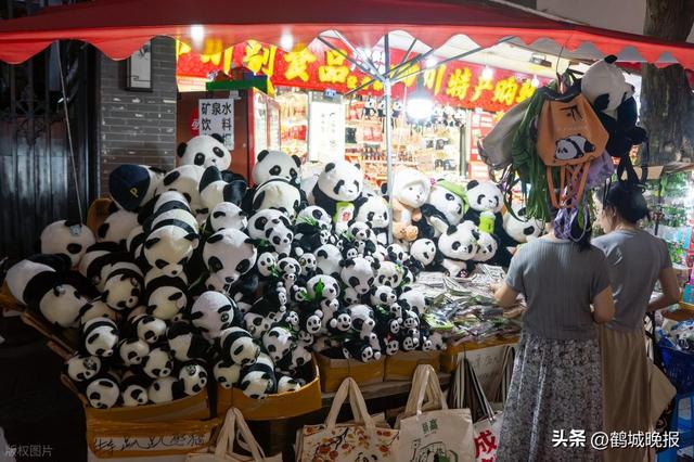 成都凭什么火成这样？外国游客暴增 61%，这波操作藏着太多门道