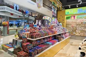 最近不少学生沉迷买它，家长态度两边倒图片