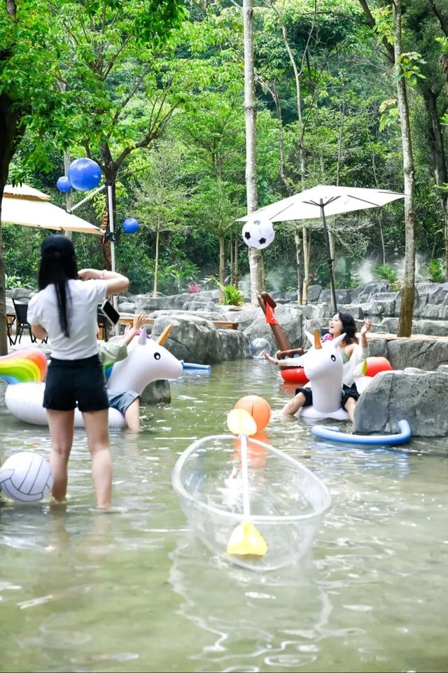 树“隧道”、海上潮玩、峡谷氧吧、飞瀑流泉……解锁山海清凉之旅→