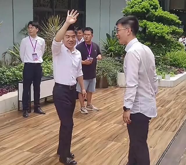 董宇辉的爆火是复制不来的、文华底色和知行合一是他的终极壁垒