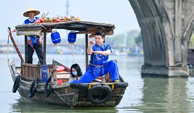 网友去上海这个古镇玩，却怀疑自己“出国”了？“感觉我才是外国人”，哈哈哈哈！