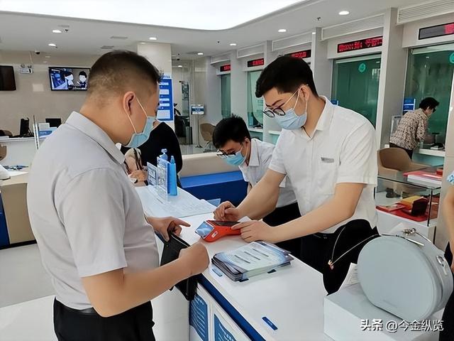 银行年底高息送油米，背后藏着"冲量"灰色链条，你的钱袋子安全吗