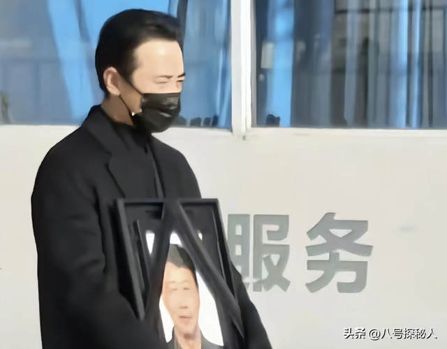 婚变传闻后，罗晋携任素汐与母亲去祈福	，撕碎了唐嫣最后一丝体