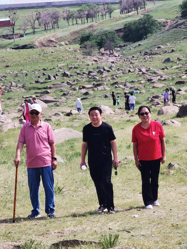 从张家口、宣化到太仆寺旗牛奶湖、石条山旅游，正好一天行程