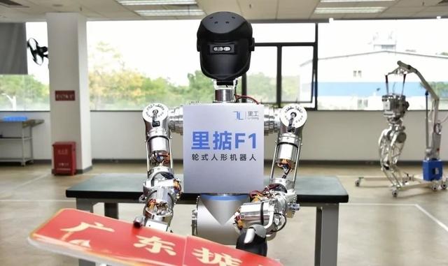 全球首款，首次公开亮相！番禺企业机器人大军又多一员