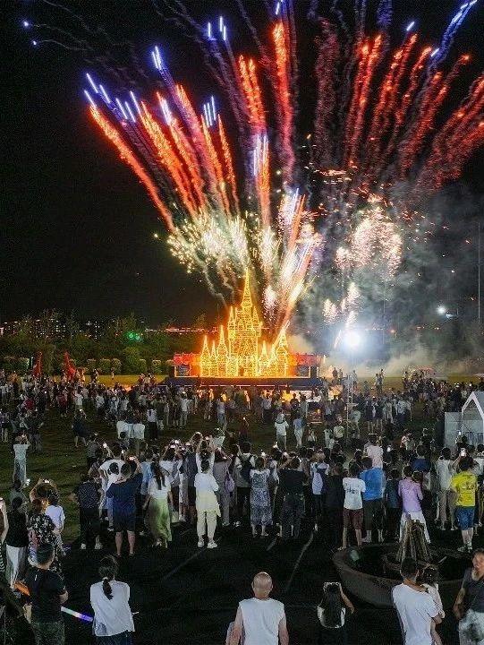 杨眼观察｜夏日里的用心者：夏夜争辉，于细节深处见真章