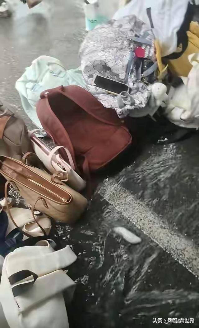 九江一教资考场遭大雨，大量手机平板被淋坏，考生：考场根本不管